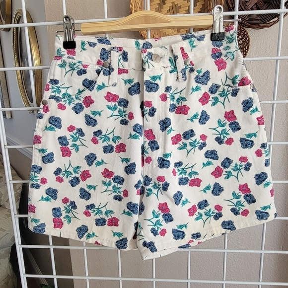 Wrangler Pants - Vintage Wrangler Floral Print Shorts SZ 5/6